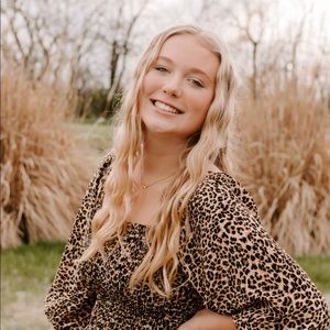 Meet your Posher, Ella